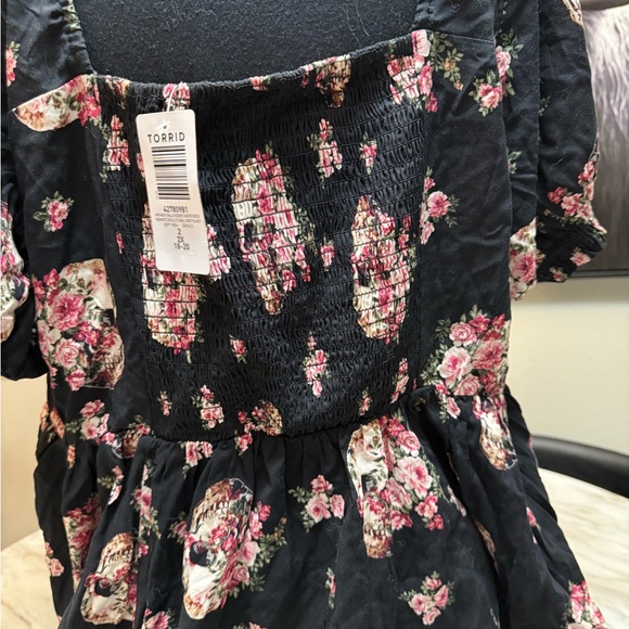 Torrid black dress eye hook clasps pink floral print twirl skirt NWT size 2 - Picture 6 of 6